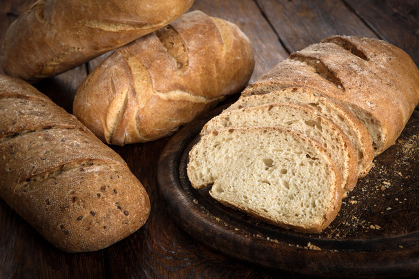 Дріжджовий безкоштовний здоровий домашній хліб
 - Фото, зображення