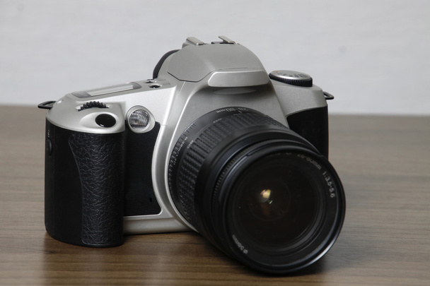 Аналоговый фотоаппарат SLR
 - Фото, изображение