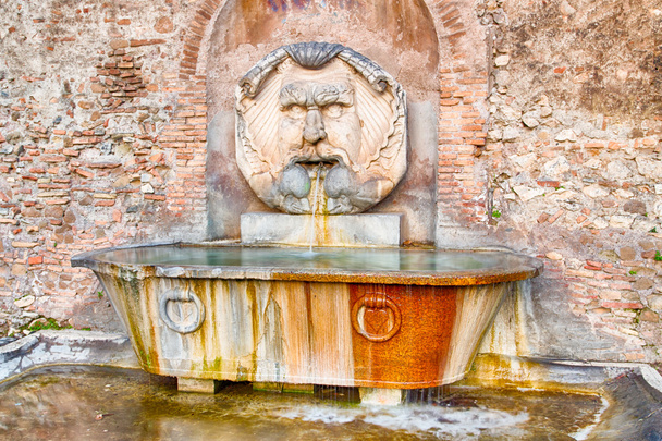 Fontaine romaine du Masque
 - Photo, image