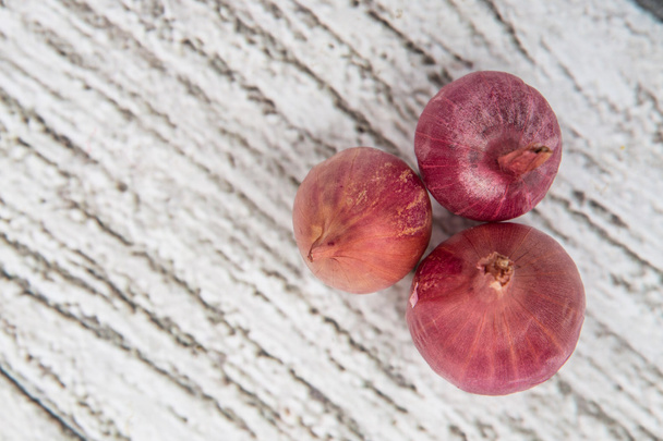 Shallots On Wooden Background - 写真・画像