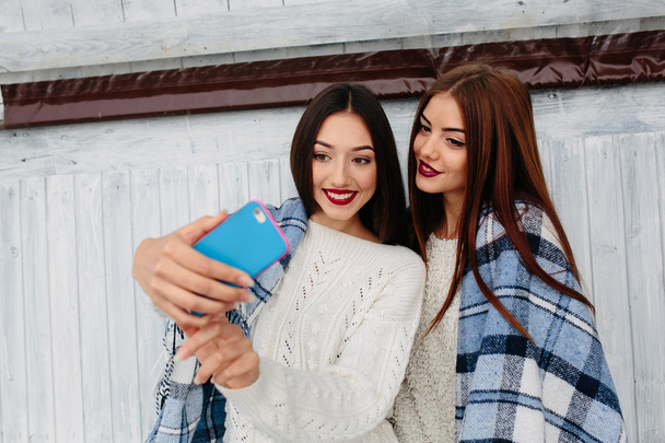 Selfie iki kız yapın - Fotoğraf, Görsel