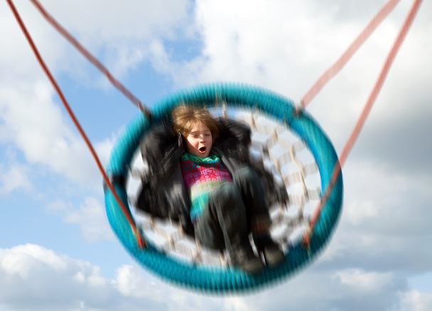 Gyermek játszótér lengő hinta - Fotó, kép