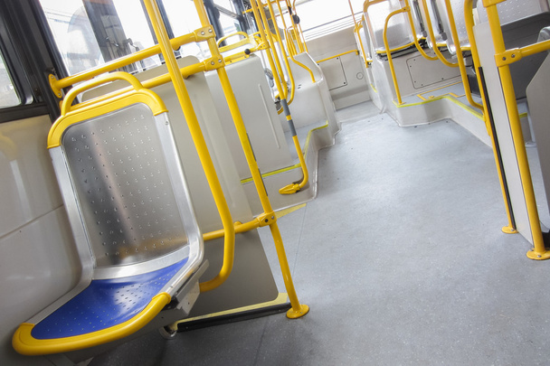 asiento vacío dentro de un autobús urbano
 - Foto, imagen