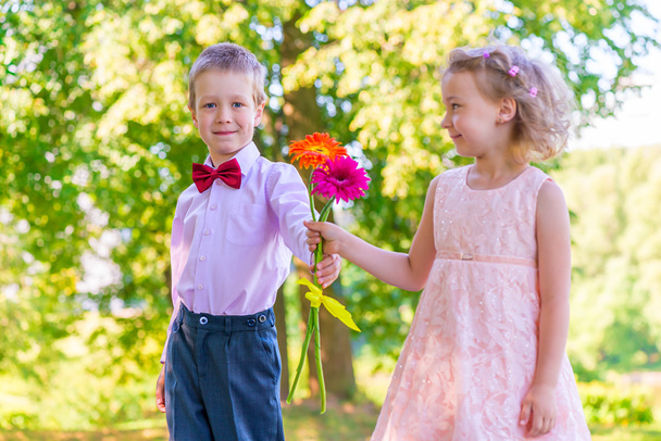 Groom gives a little girl a bouquet of flowers - Zdjęcie, obraz