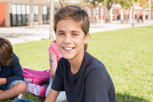 Portret van een jongen op school - Foto, afbeelding
