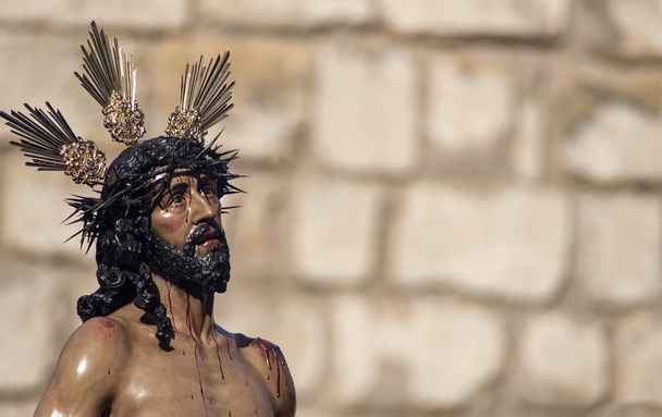 Иисус снял с Севильи одежду на Пасху
 - Фото, изображение