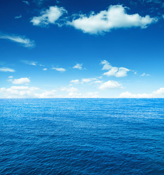 perfekter Himmel und Ozean - Foto, Bild