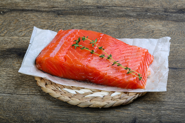 Filet de saumon servi thym
 - Photo, image