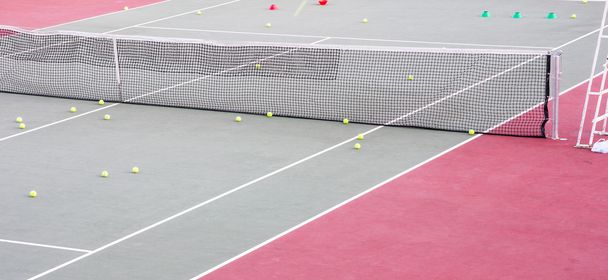 Tenniskoulutuslaitteet
 - Valokuva, kuva