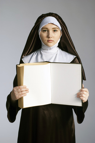 Nun with book - Φωτογραφία, εικόνα