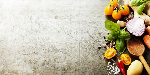 Wooden spoon and fresh organic vegetables on old background - Fotoğraf, Görsel