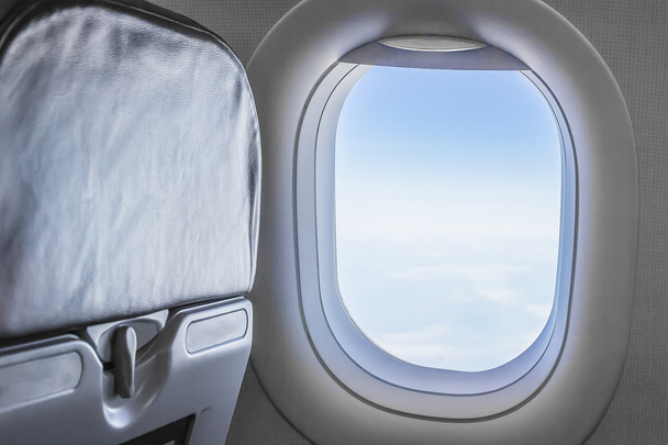 вид из окна самолета на небо
 - Фото, изображение