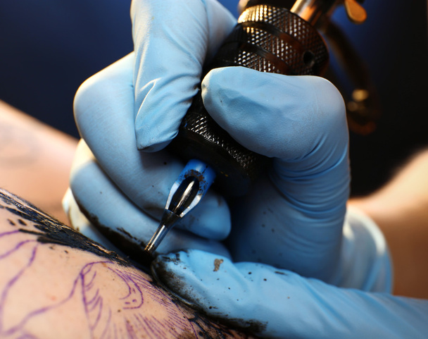Process of making tattoo  - Foto, imagen