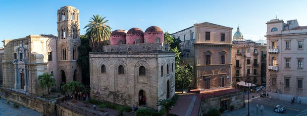 Vue panoramique de Palerme avec église San Cataldo, Sicile
 - Photo, image