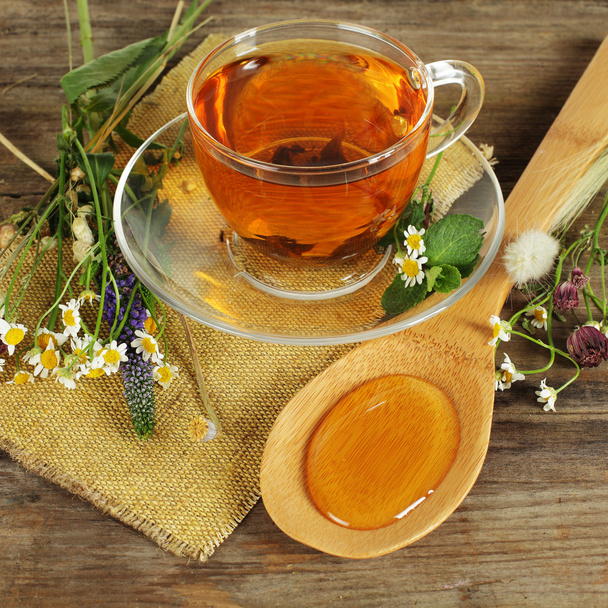 τσάι από βότανα και μέλι - Φωτογραφία, εικόνα