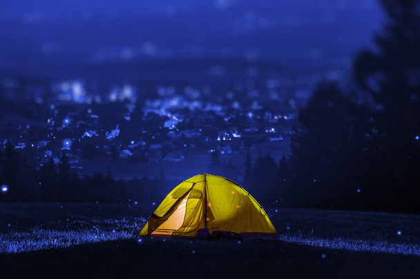 Camping près de la ville
 - Photo, image