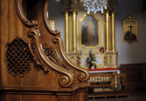 Primer plano de confesionario de madera
 - Foto, Imagen