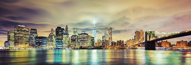 Vista panorámica de Manhattan por la noche
 - Foto, imagen