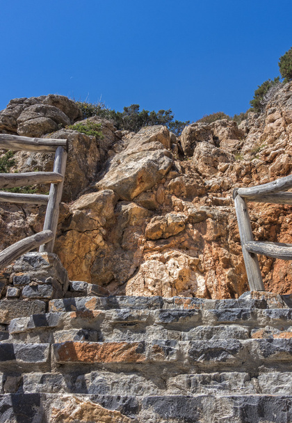 Escaliers de pierre dans un rocher
 - Photo, image