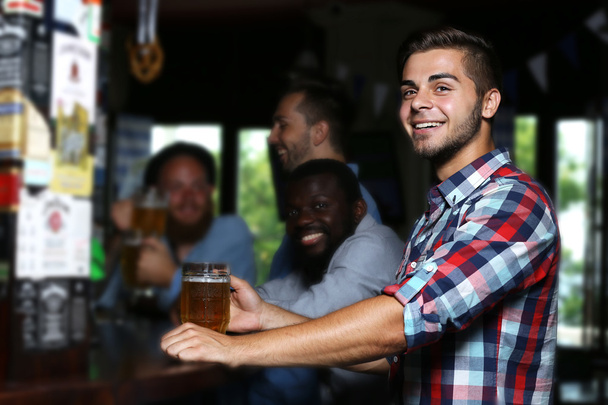 men drinking beer - Foto, Bild