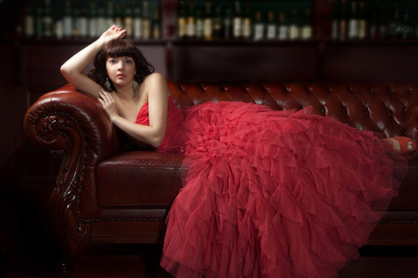 Woman in red on the sofa - Foto, Imagem
