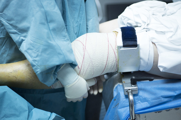 Knie artroscopie orthopedische chirurgie werking - Foto, afbeelding
