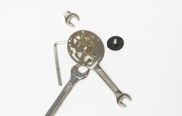 Vista del viejo mecanismo de piezas de engranajes vintage con llaves
 - Foto, imagen