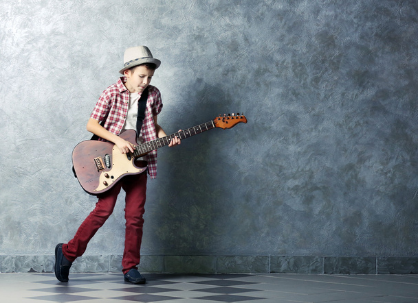 boy playing guitar  - Φωτογραφία, εικόνα