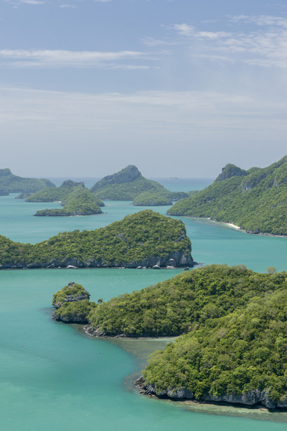 Angthong marine park near koh Samui, Thailand. Beautiful tropical island panoramic view with blue sky and water, exotic thai nature. Famous travel destination - Φωτογραφία, εικόνα