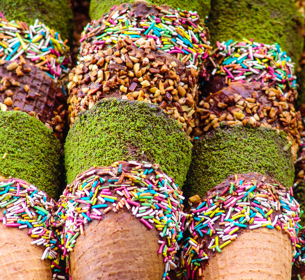 helado de gofre de corneta colorido
 - Foto, imagen