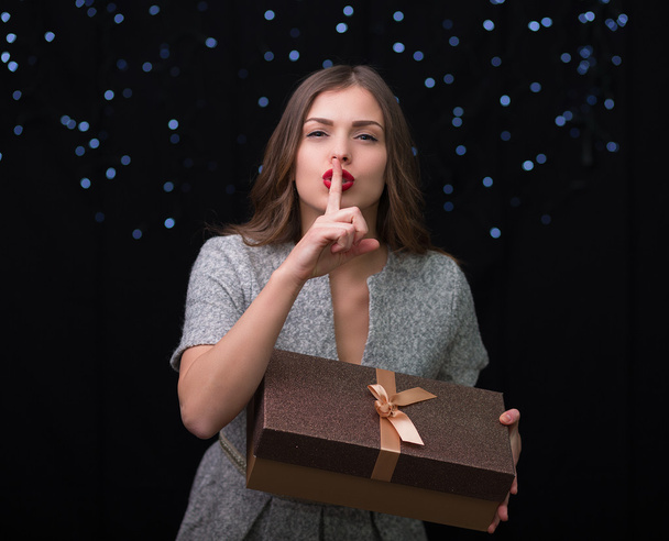 Woman with a gift box - Фото, изображение