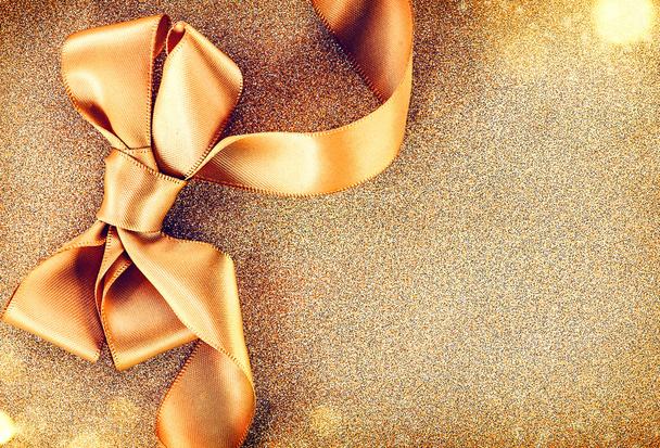 Christmas golden bow on a blinking background - Foto, Bild