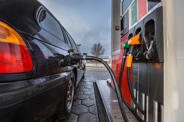 Benzin istasyonu araba yakıt ikmali - Fotoğraf, Görsel
