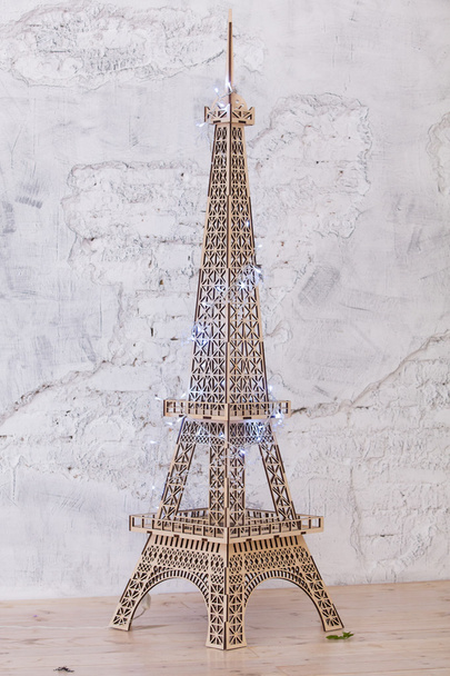 figure of the Eiffel Tower on a floor - Foto, afbeelding
