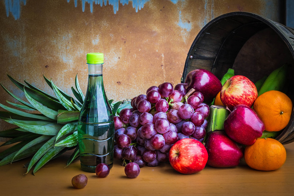 fresh fruits on a wooden table - Foto, Imagem