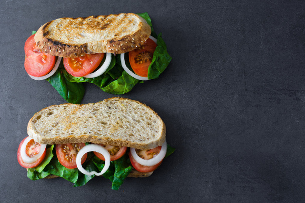 Vegan sandwich with spinach - Foto, immagini