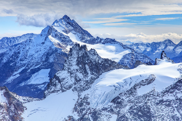 Uitzicht vanaf Mount Titlis in de Zwitserse Alpen - Foto, afbeelding
