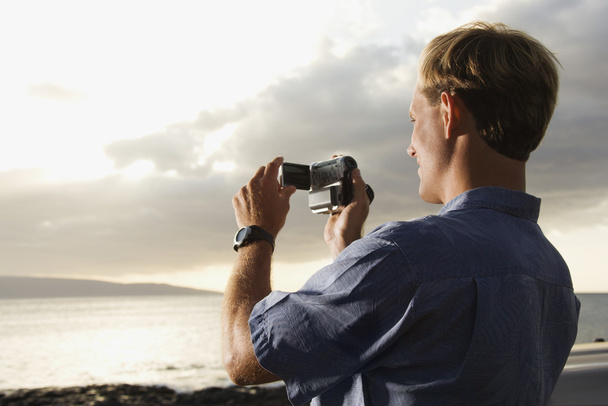 Man Using Video Camera at the Beach - Valokuva, kuva
