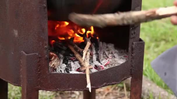 Şöminenin üzerinde yanan ateşi - Video, Çekim