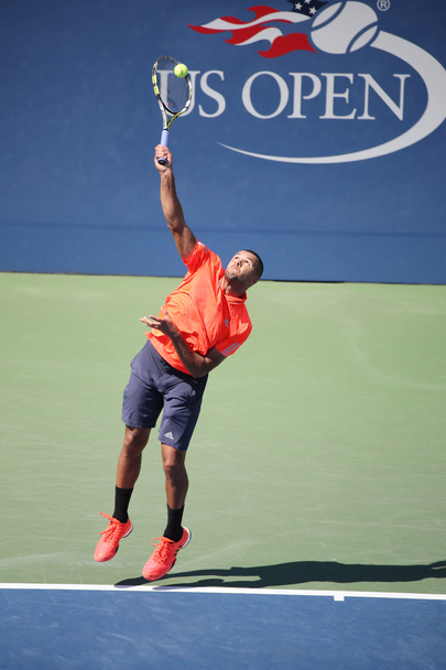 Jogador de tênis profissional Jo-Wilfried Tsonga da França em ação durante sua rodada quatro partida no US Open 2015
 - Foto, Imagem