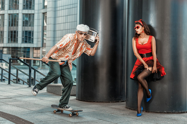 Old grandfather rushes on a skateboard. - Photo, Image