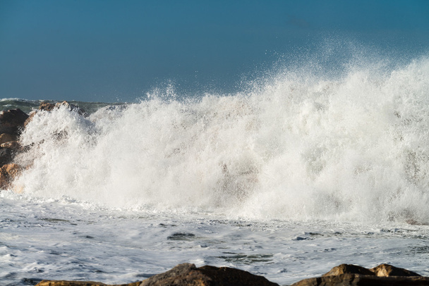 Weergave van storm zeegezicht met golven - Foto, afbeelding