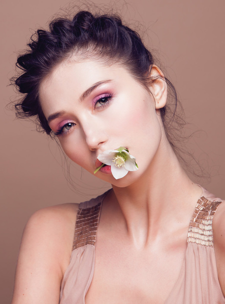 beautiful woman with flower. - Valokuva, kuva