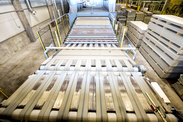 Промышленное производство волокнистых панелей для облицовки вентилятора
 - Фото, изображение