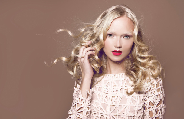 blond Woman with Shiny Curly Hair - Fotó, kép