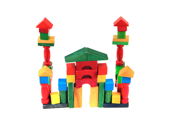 castillo de ladrillos de madera de color
  - Foto, imagen