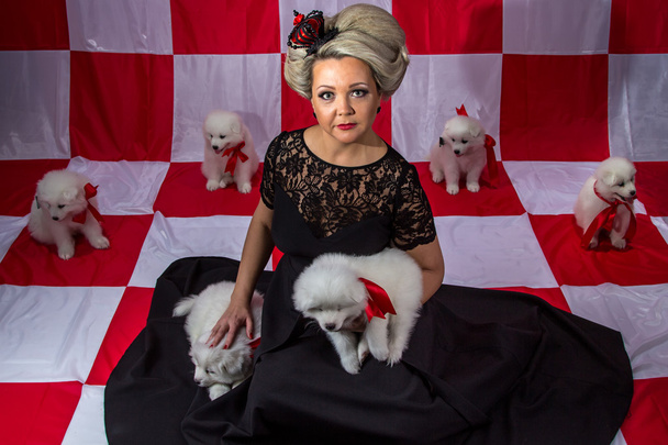 Blond woman in crown with white puppies - Φωτογραφία, εικόνα