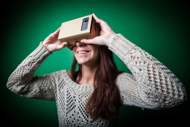 papelão realidade virtual
 - Foto, Imagem