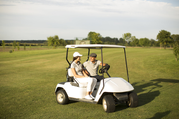 Paar am Golfcart - Foto, Bild