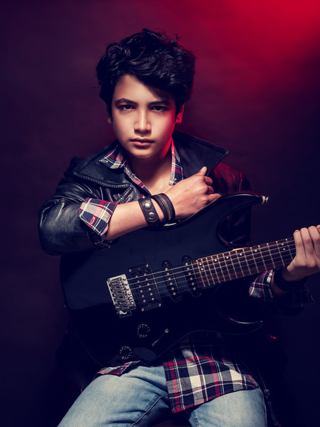 Teen boy with guitar - Foto, Imagem